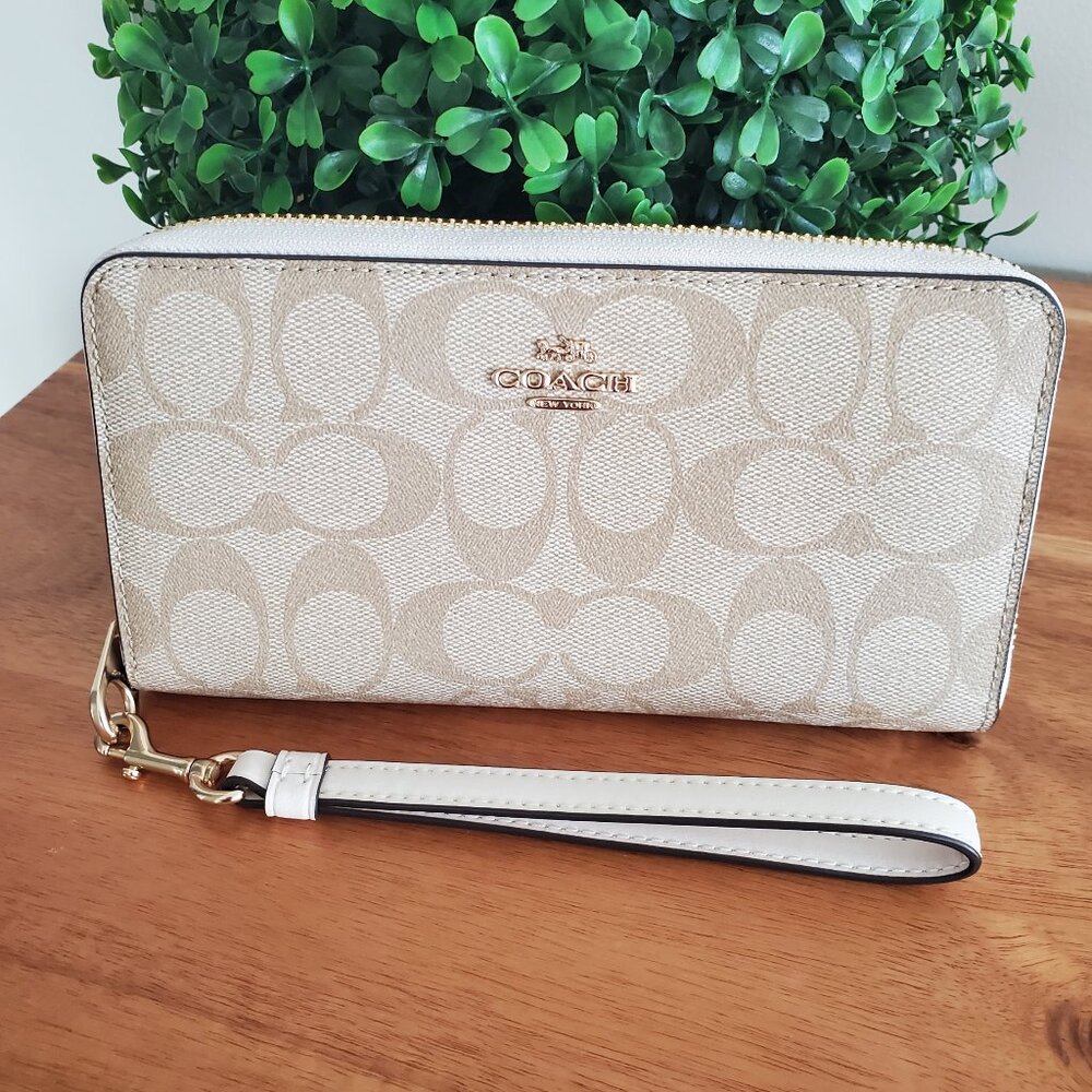 NEW $268 Khaki Signature Zip Wallet AUTHENTIC COACH COLLECTION NOW ON POSHMARK!